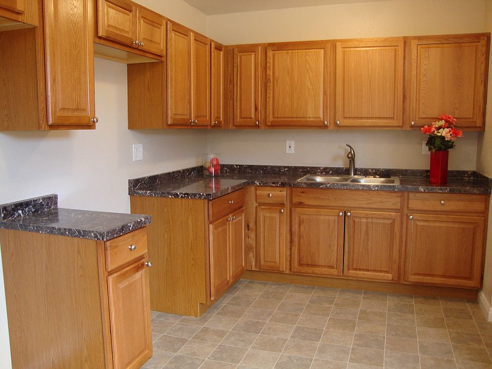 2nd image of 7025 Oakland Cir