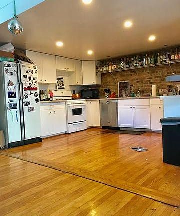2nd image of 2059 N Sheffield Ave