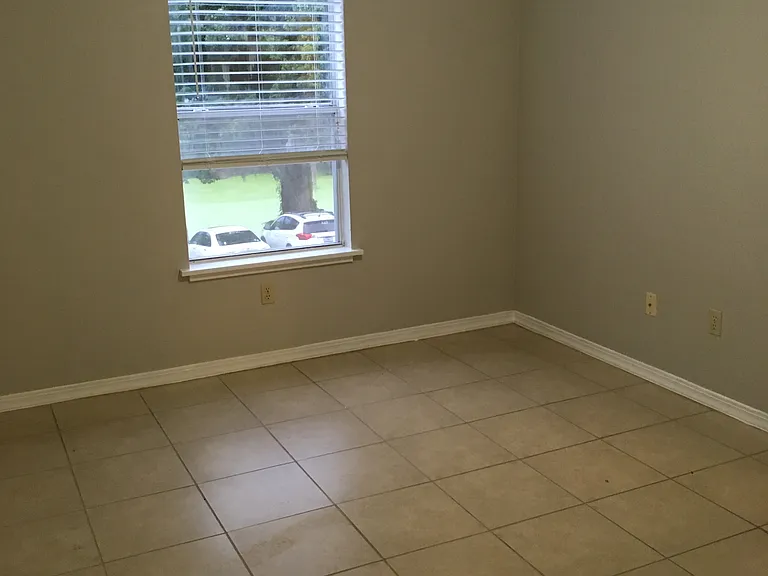 2360 SW Archer Rd #615 — Photo 2