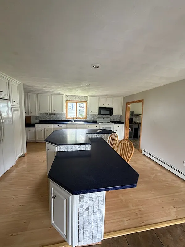 4 bed, $1,300 — Photo 3