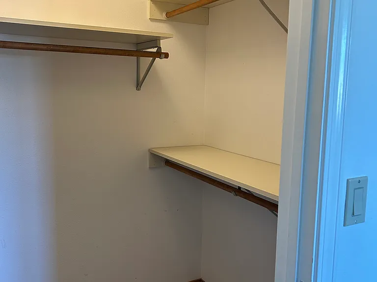 654 E Maple Pl — Photo 12