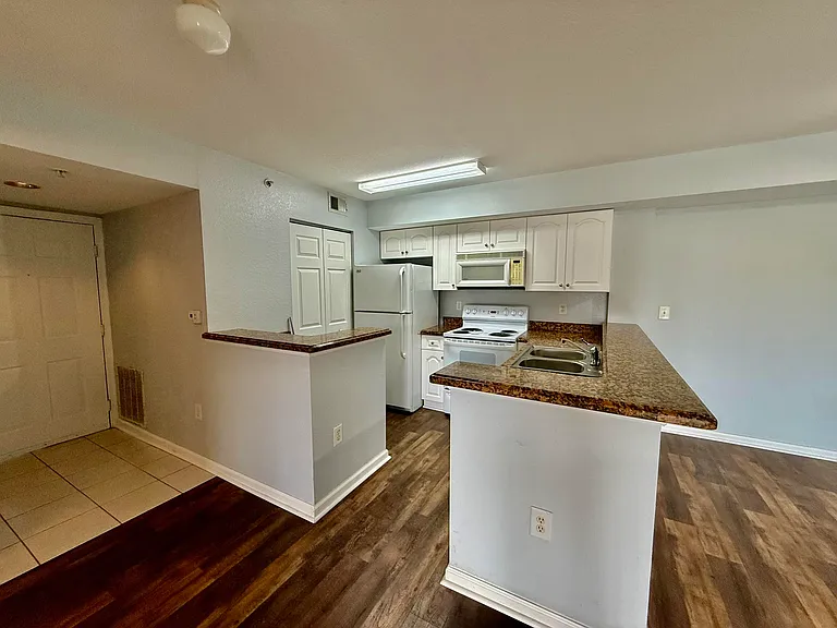 191 SW Palm Dr #108 — Photo 3