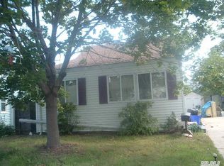 4 Hayes Rd, Amityville, NY 11701