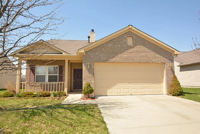 604 Springtree Ln photo 1
