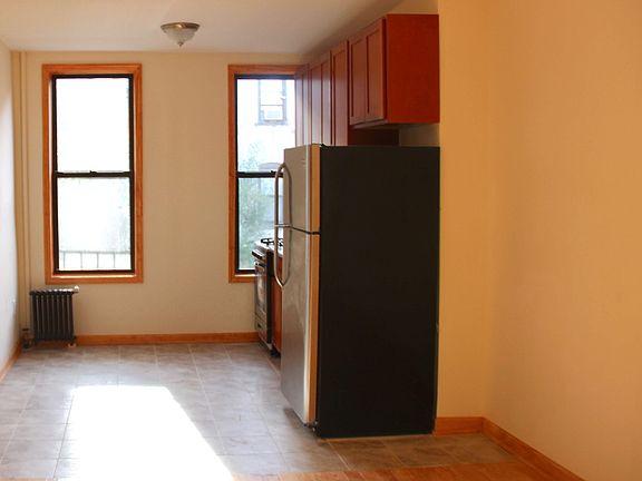 2nd image of 154 14th St APT 2R