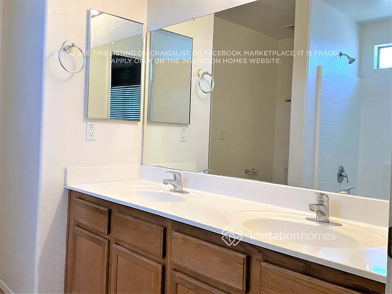 423 S Sabrina — Photo 19