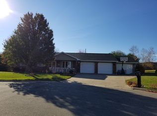 569 Willow Rdg S, Peosta, IA 52068