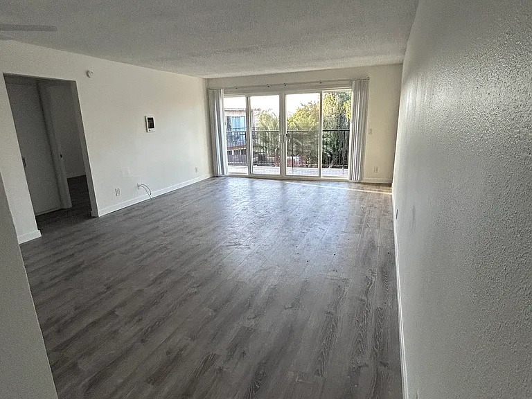 180 Las Flores Dr — Photo 2