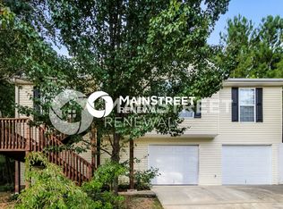 6820 Summit View Dr, Flowery Branch, GA 30542