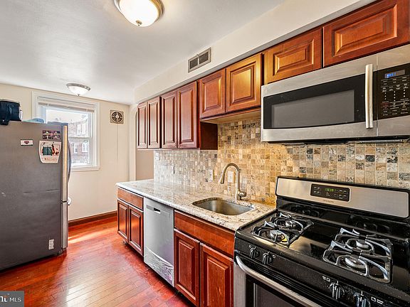 5th image of 7504 Elmwood Ave