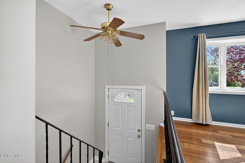 5th image of 8 Daniel Street