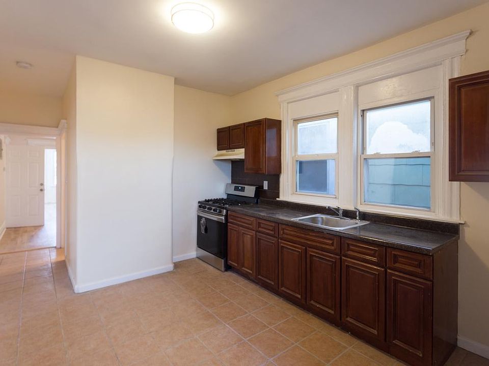 1st image of 390 Sanford Ave APT 1