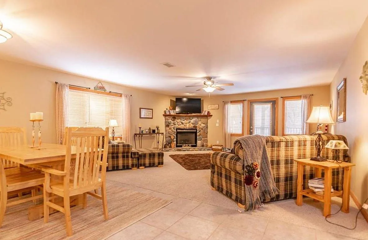 3 bed, 2238 sqft, $2,000 — Photo 1