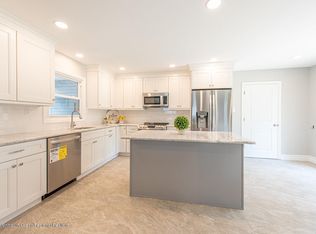 6 Mercer Ln, Manalapan, NJ 07726