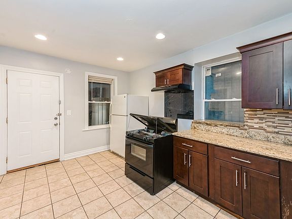 4th image of 1811 N Tripp Ave