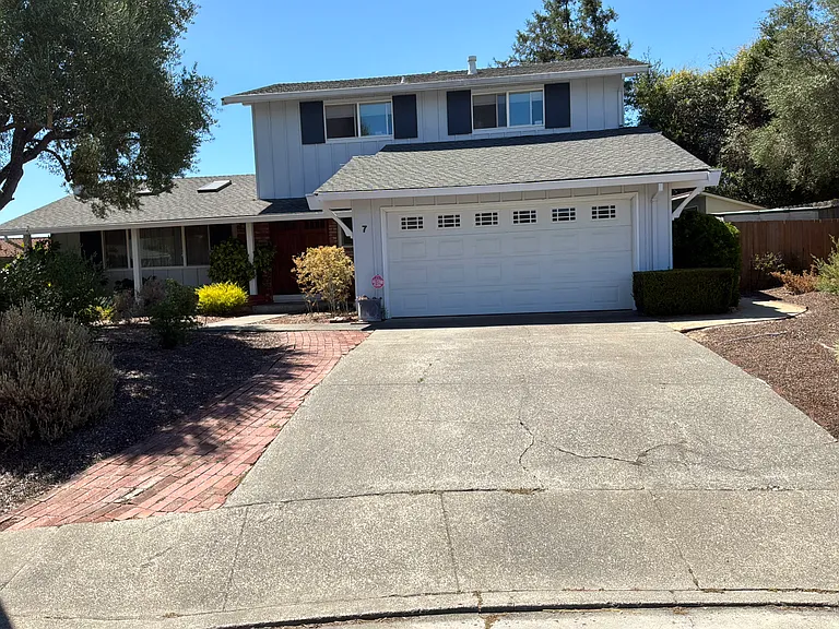 7 Carmen Ct — Photo 2
