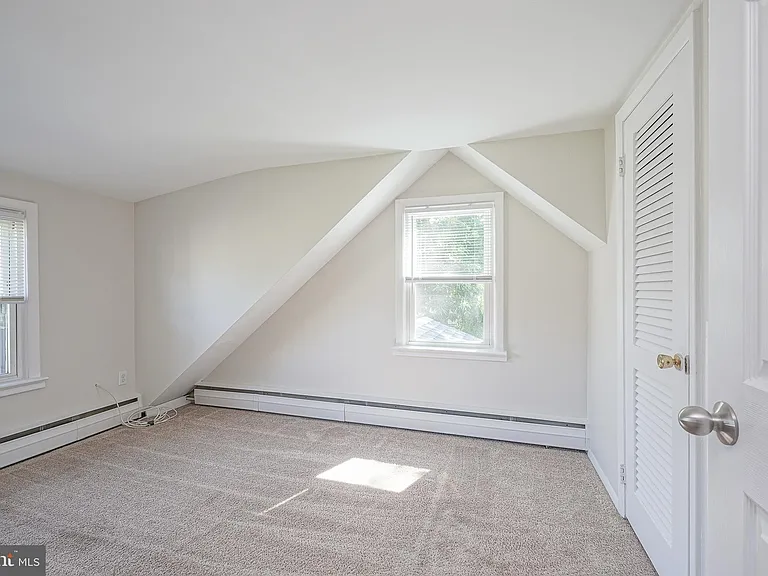 136 N Read Ave #B — Photo 18