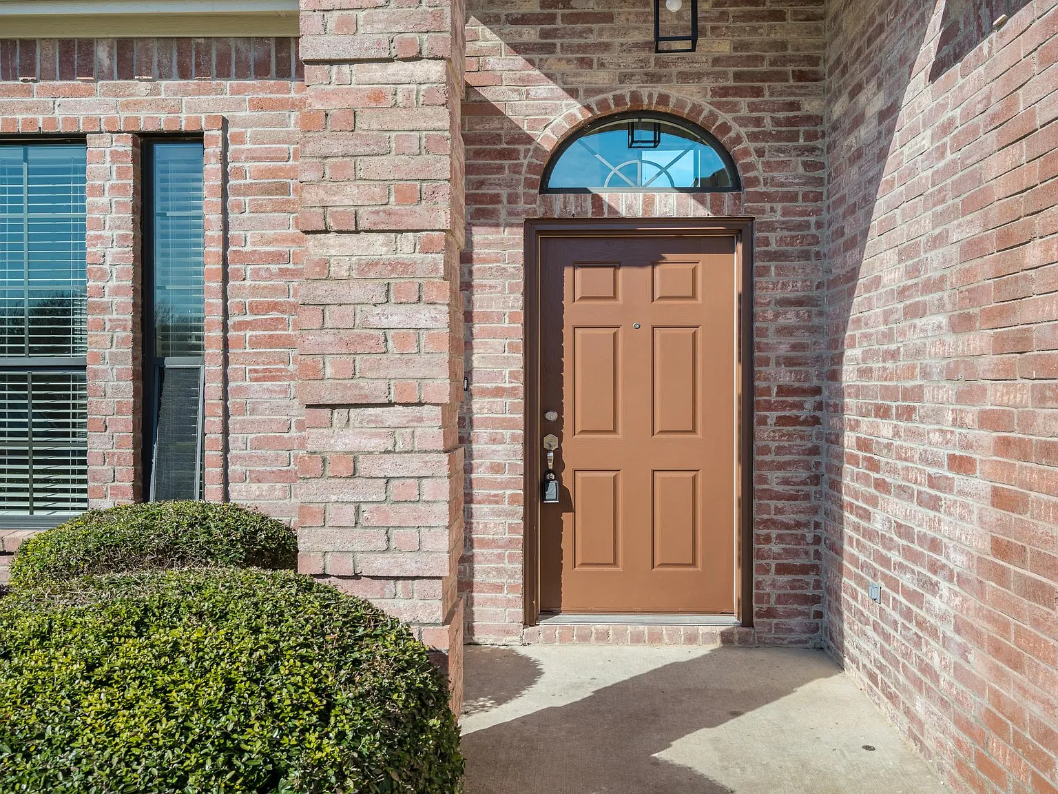 4 bed, 2084 sqft, $2,300 — Photo 2