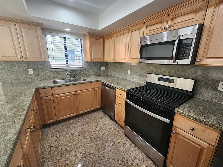 626 N Isabel St #202 — Photo 24
