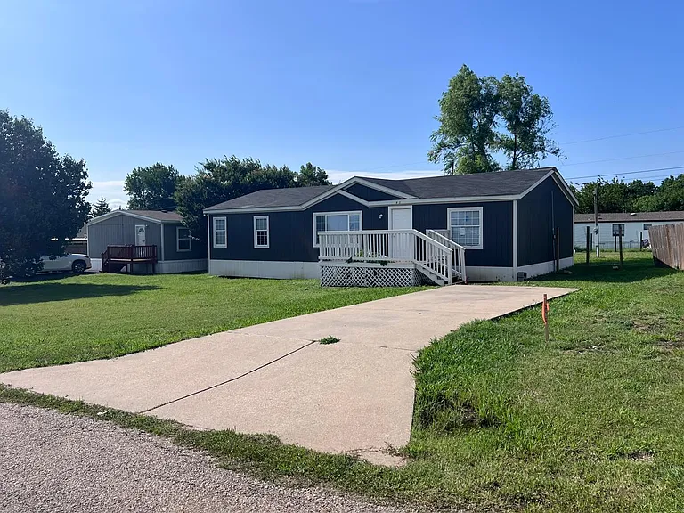 905 Edgar Ct — Photo 2