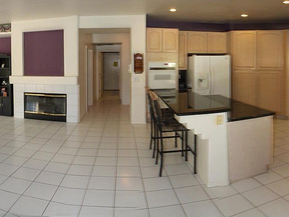 FAMILY ROOM & KITCHEN