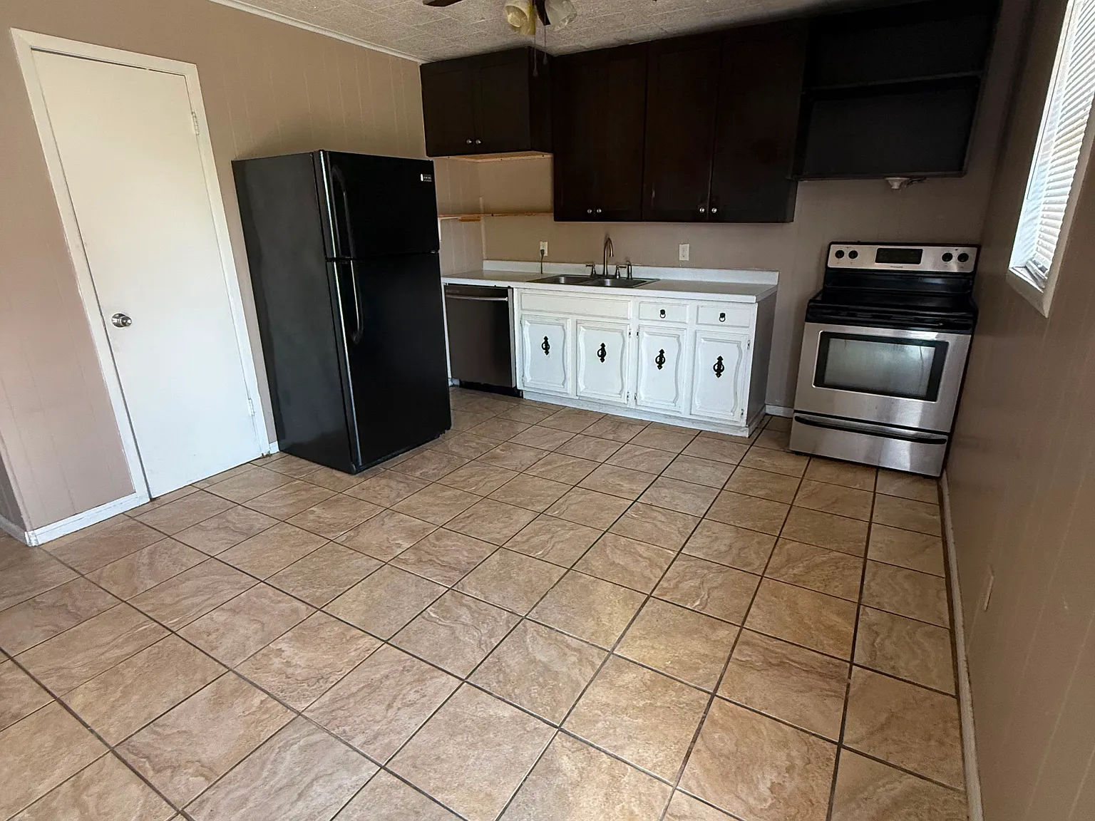 2 bed, 1430 sqft, $1,200 — Photo 2