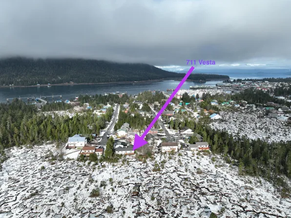 711 Vesta St, Petersburg, AK 99833