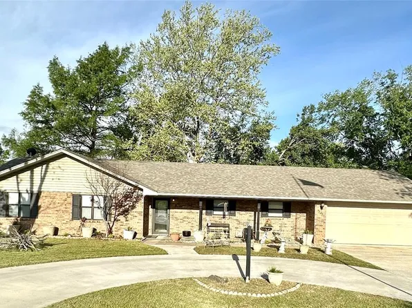 221 Sooner Rd, Holdenville, OK 74848