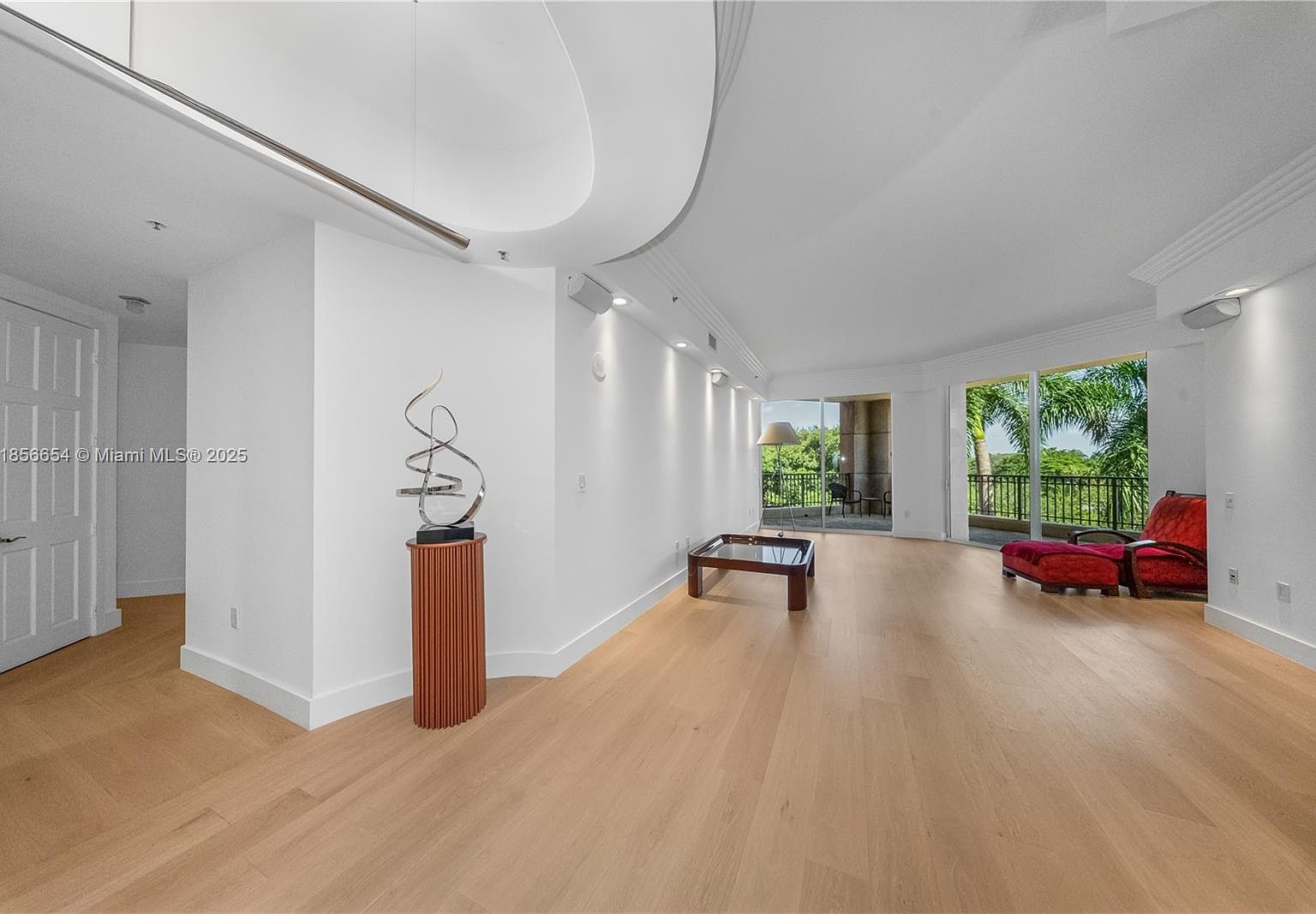 626 Coral Way APT 402