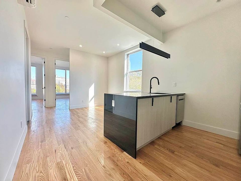 1st image of 557 Saint Johns Pl #501