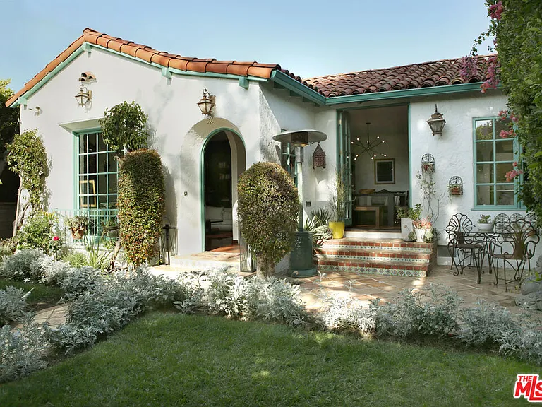 146 N La Peer Dr — Photo 40