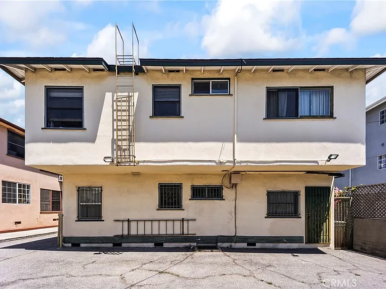1745 N Mariposa Ave — Photo 16
