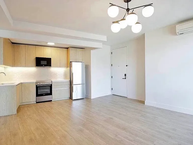 153 Erasmus St #7B — Photo 3