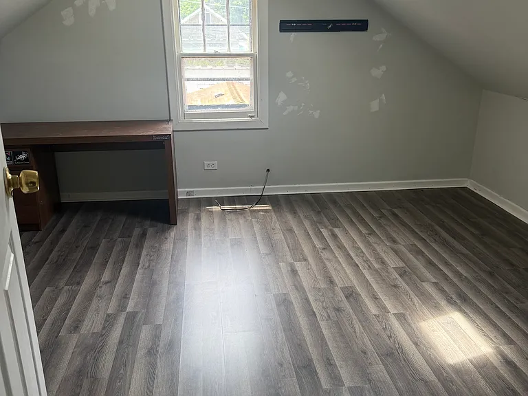 2439 W Byron St — Photo 7