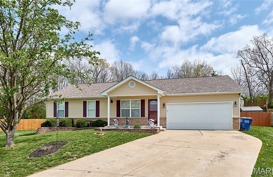 1st image of 30 Spring Hill Cir