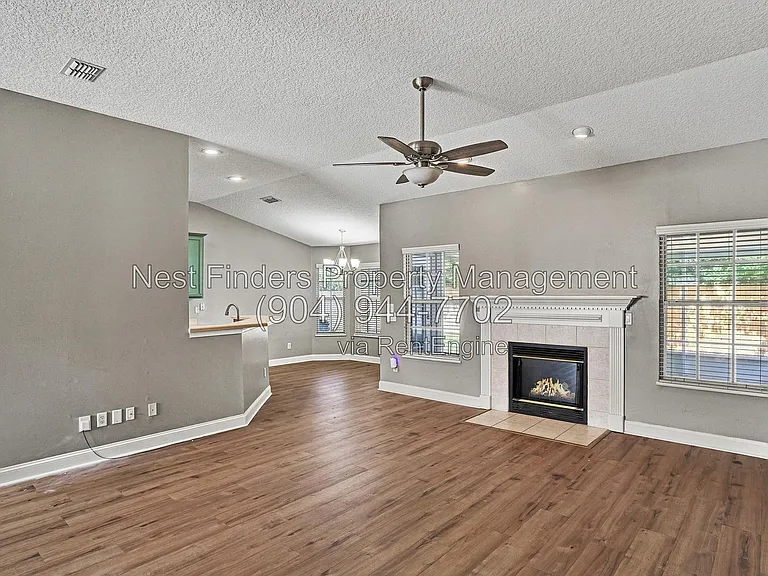 1819 Branch Vine Dr W — Photo 8