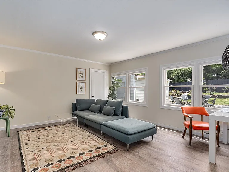 1410 Banks Ave — Photo 18