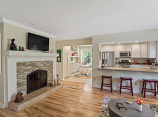 307 White Pine Rd, Delafield, WI 53018