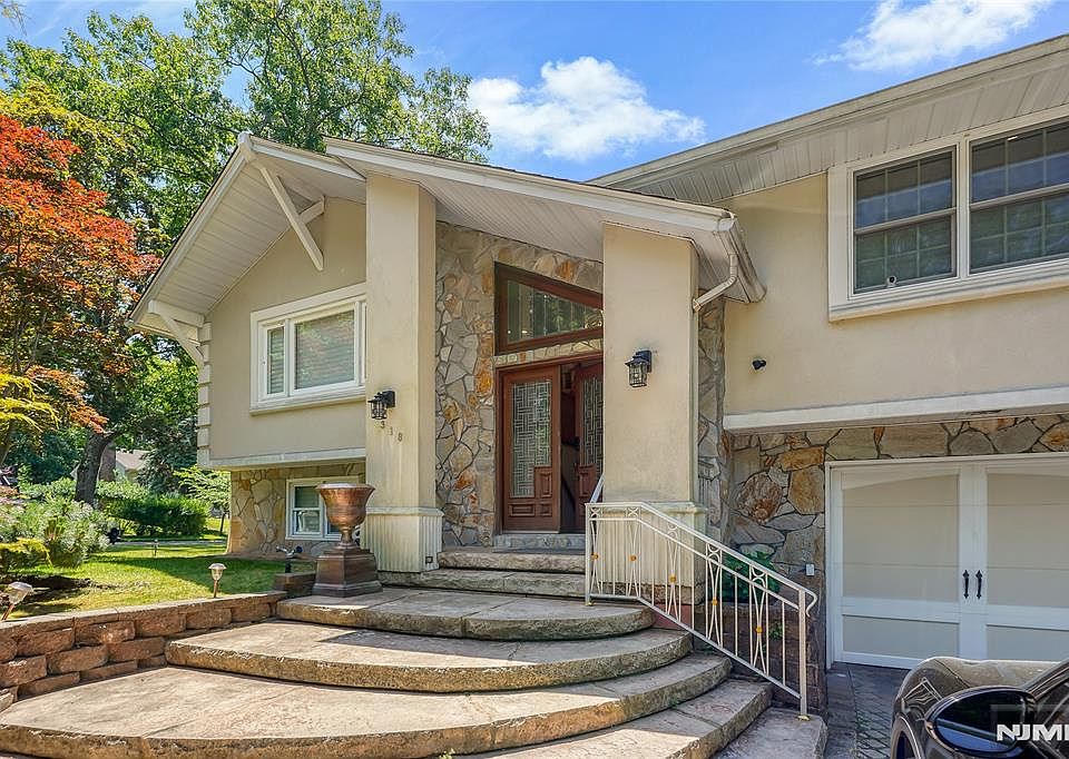 1st image of 318 Briarcliff Lane