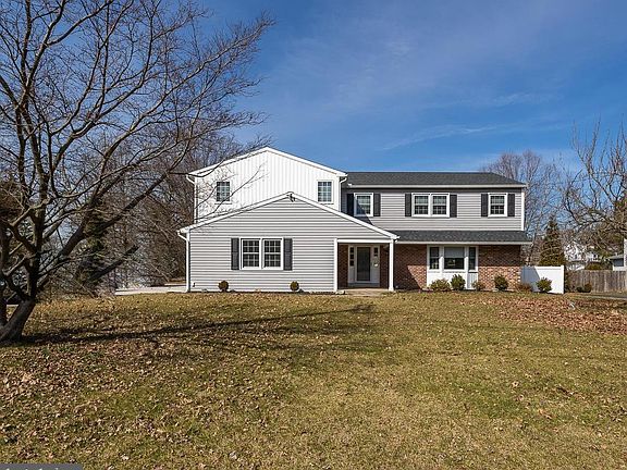 2nd image of 10 Ferry Ln