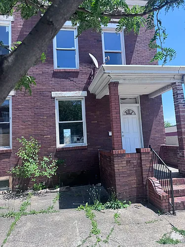 403 N Clinton St Photo 1