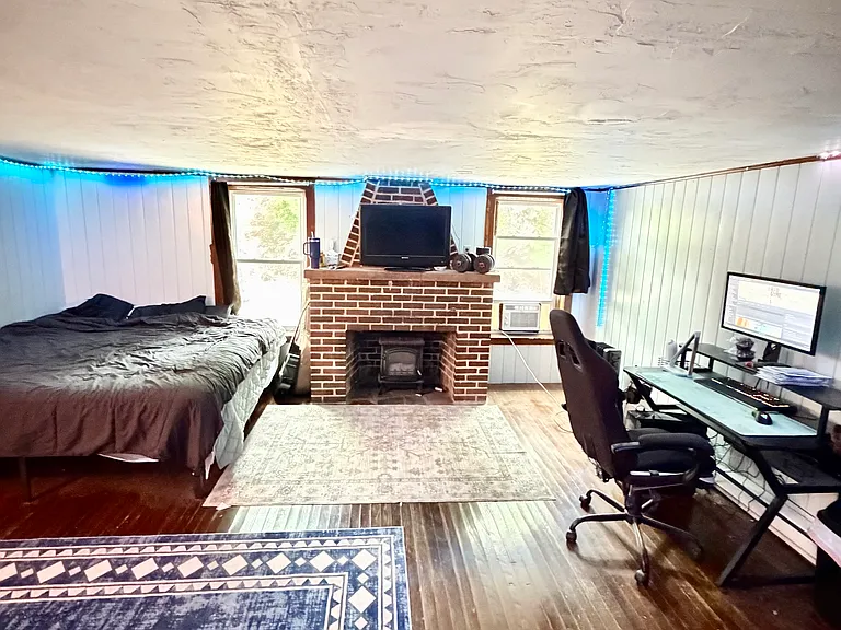 133 Maple St #C — Photo 4