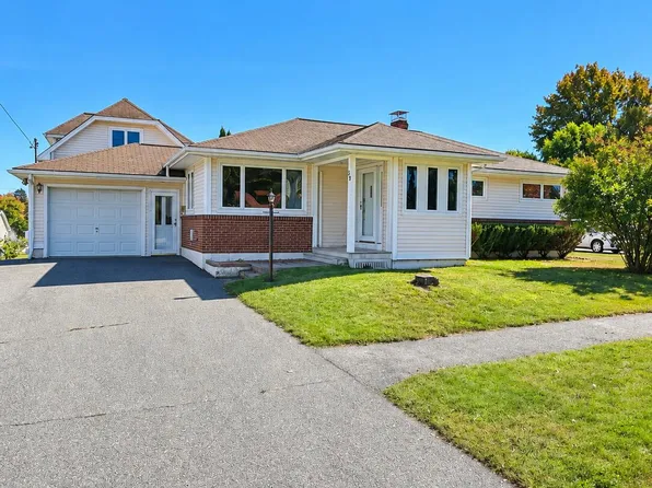 29 Eastern Avenue, East Millinocket, ME 04430