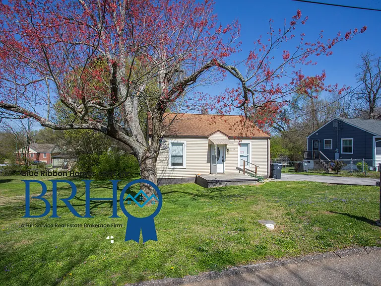 3213 Shields Ave — Photo 3