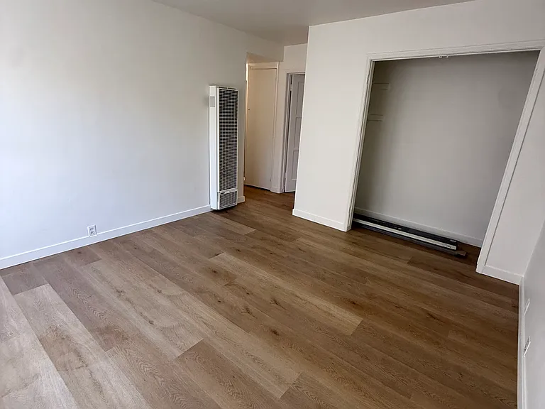 20 Roycroft Ave #2 — Photo 4