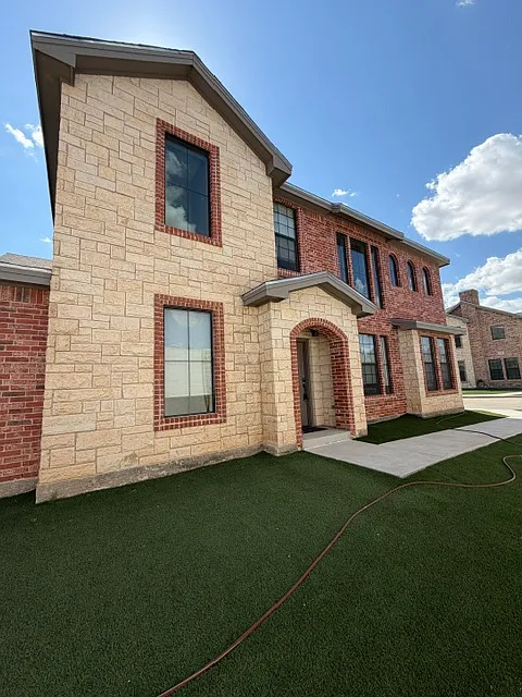 3 bed, 2.5 bath, 1636 sqft, $2,950 — Photo 2