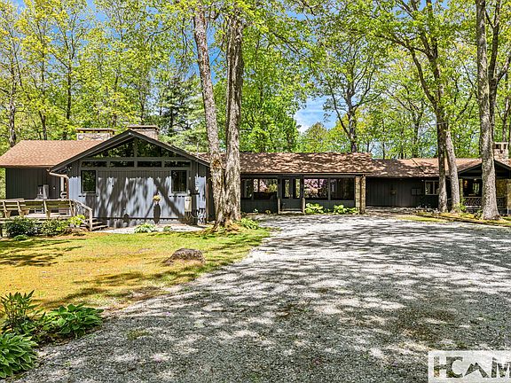 4th image of 1135 Big Bear Pen Road