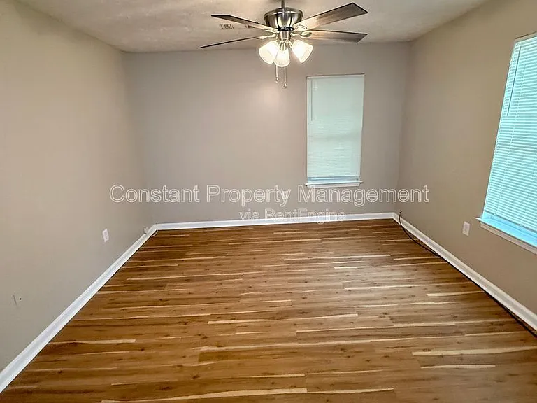701 English St — Photo 2