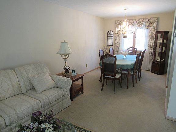 5th image of 853 Meadview Dr