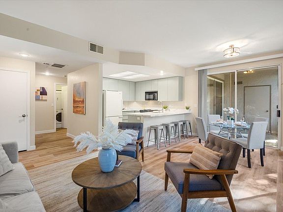 4th image of 125 Hobson St APT 3A